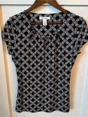 White House Black Market Black & White Geometric Short-Sleeve Top